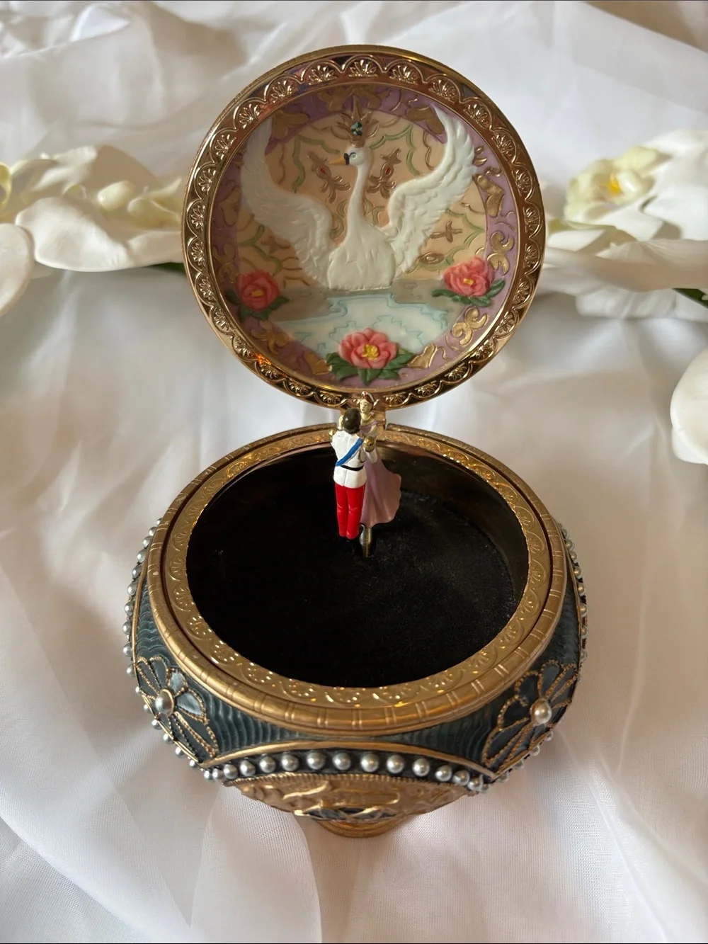 San Francisco Music Box Company Anastasia “Once Upon a December” Music Box